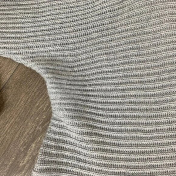 Aritzia Babaton Women's Sweater Cordell  V-neck Cable Knit Merino Wool Gray XS - Picture 9 of 16